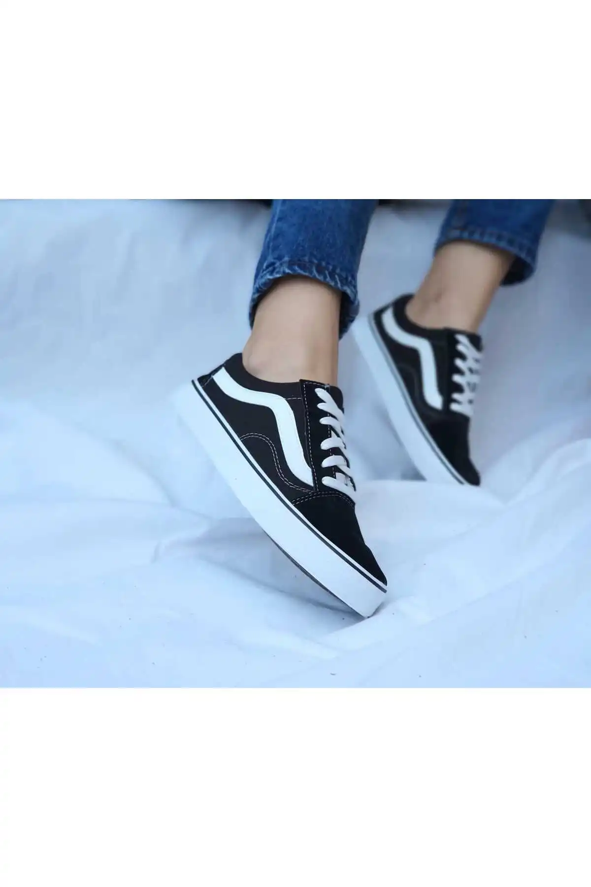 

Vn Unisex Black White Sneaker Sports