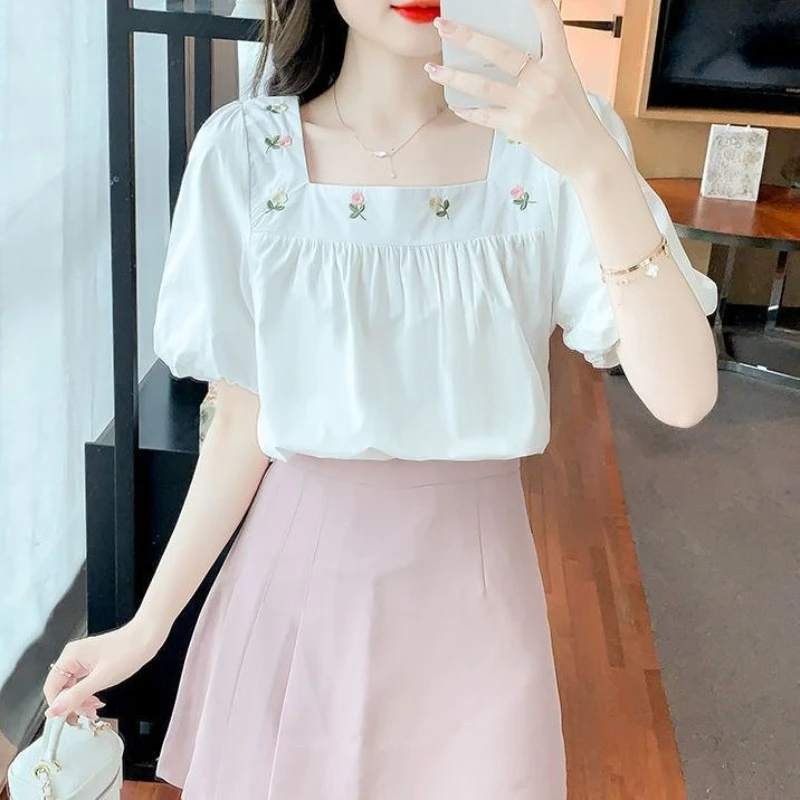 

Women's Loose Fit Square Neck Summer Blouse 2026 French Style Sweet Puff Sleeve Embroidered Top