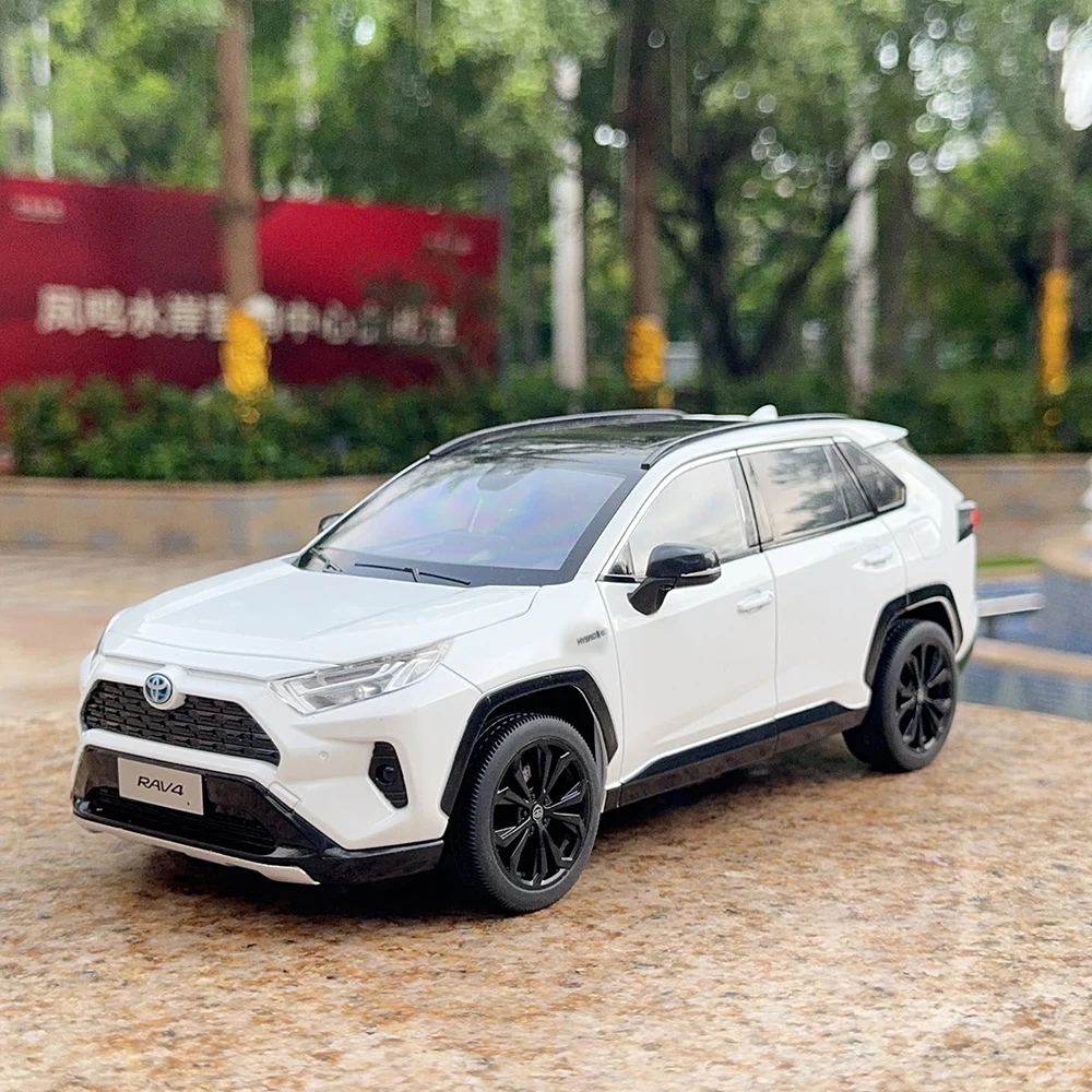 

1:18 RAV4 X5M Model Alloy Diecast Car Toys Front Wheel Steering Shock Absorption Doors Can Opened Vehices Study Decoration Gifts