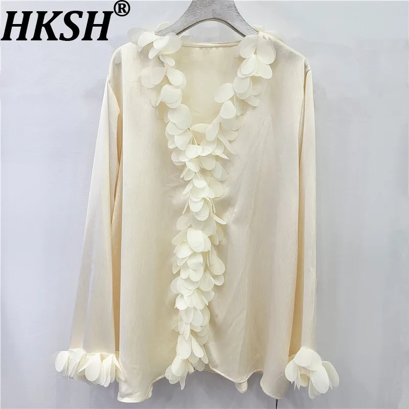 

HKSH Spring Autumn New Women Shirt V-neck Long Sleeves Versatile Three-Dimensional Decorative Sweet Elegant Trend Blouse HK16860