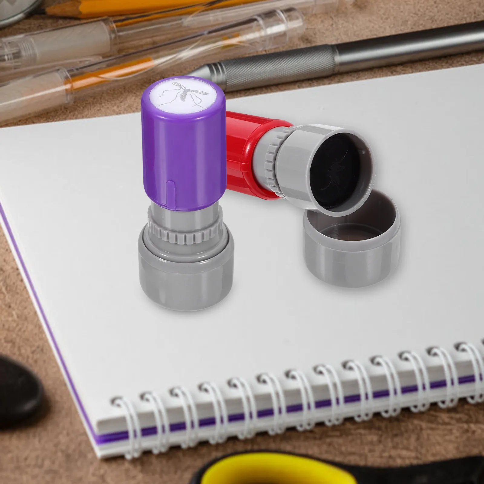 2 Pezzi Timbro Finto Zanzara Autoinchiostrante in Plastica Resistente, Regalo Scherzo per Feste di Halloween, Oggetto Interattivo per Trucchi, Novità Divertente