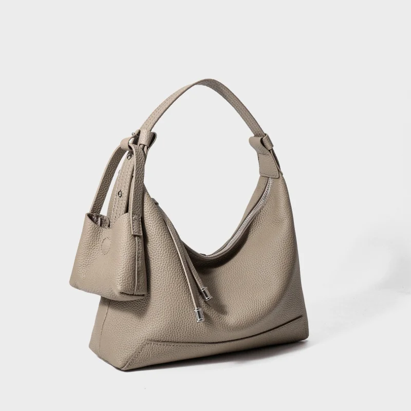 حقيبة يد كبيرة السعة من جلد البقر حقيبة كتف من الجلد الأصلي حقيبة نسائية عصرية عبر الجسم حقيبة هوبو عالية الجودة للسيدات معروضة للبيع