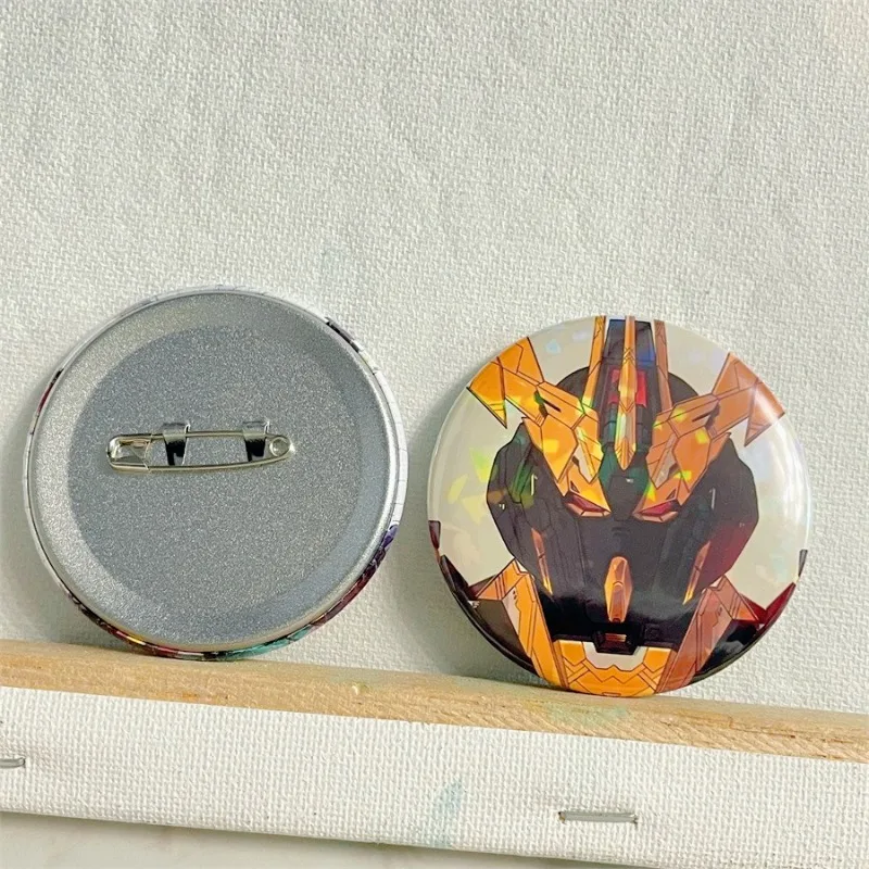 Broche Original de dibujos animados de Anime japonés Gundam, figuras de acción de Anime, insignia de dibujos animados, funda para ropa, accesorios de decoración, regalos para niños