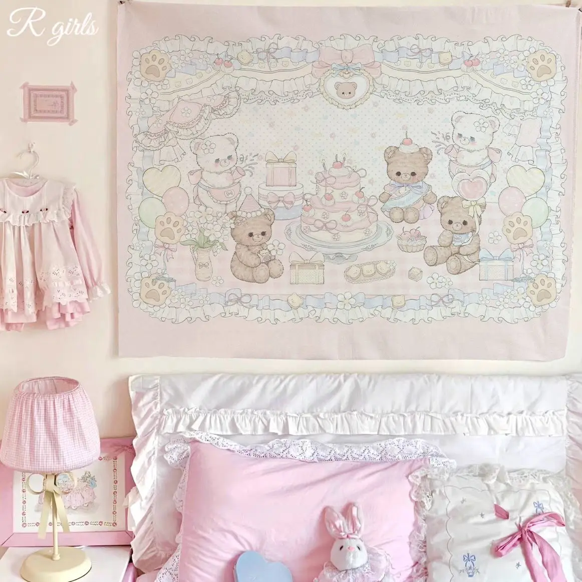 VIKAMA Sweet Bear Bunny Wall Tapestry Pink Lace Wall Hanging Backdrop Cute Print Dorm Bedroom Room Wall Decor