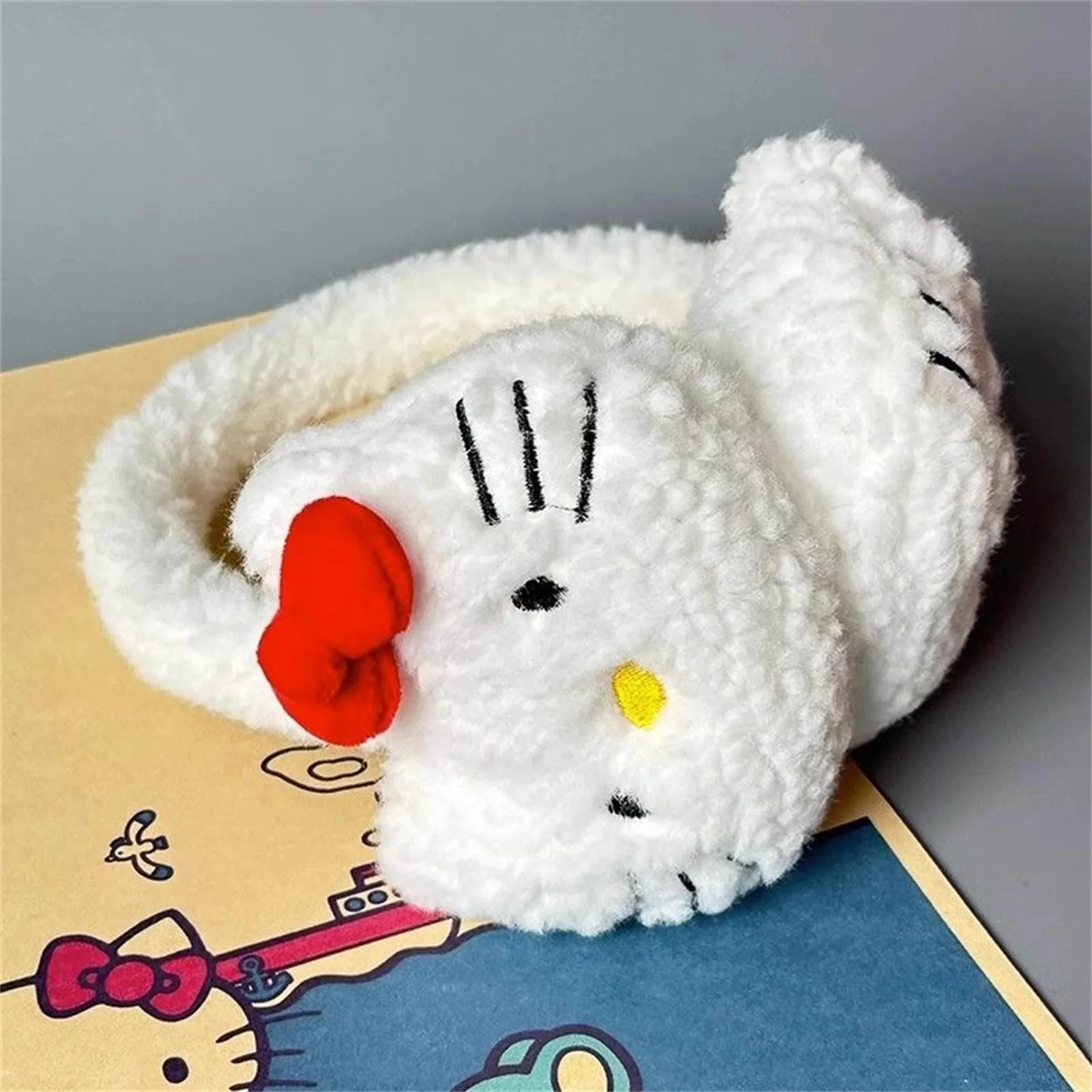 Orejeras Kawaii Sanrio HelloKitty de dibujos animados de Anime para mujer, calentadores de orejas de corazón de felpa cálidos y versátiles para invierno, regalo de Navidad