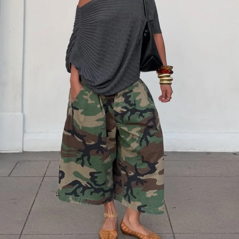 Pantalon longueur genou femme vintage camouflage taille haute coupe droite Y2K streetwear élégant décontracté ample avec empiècements