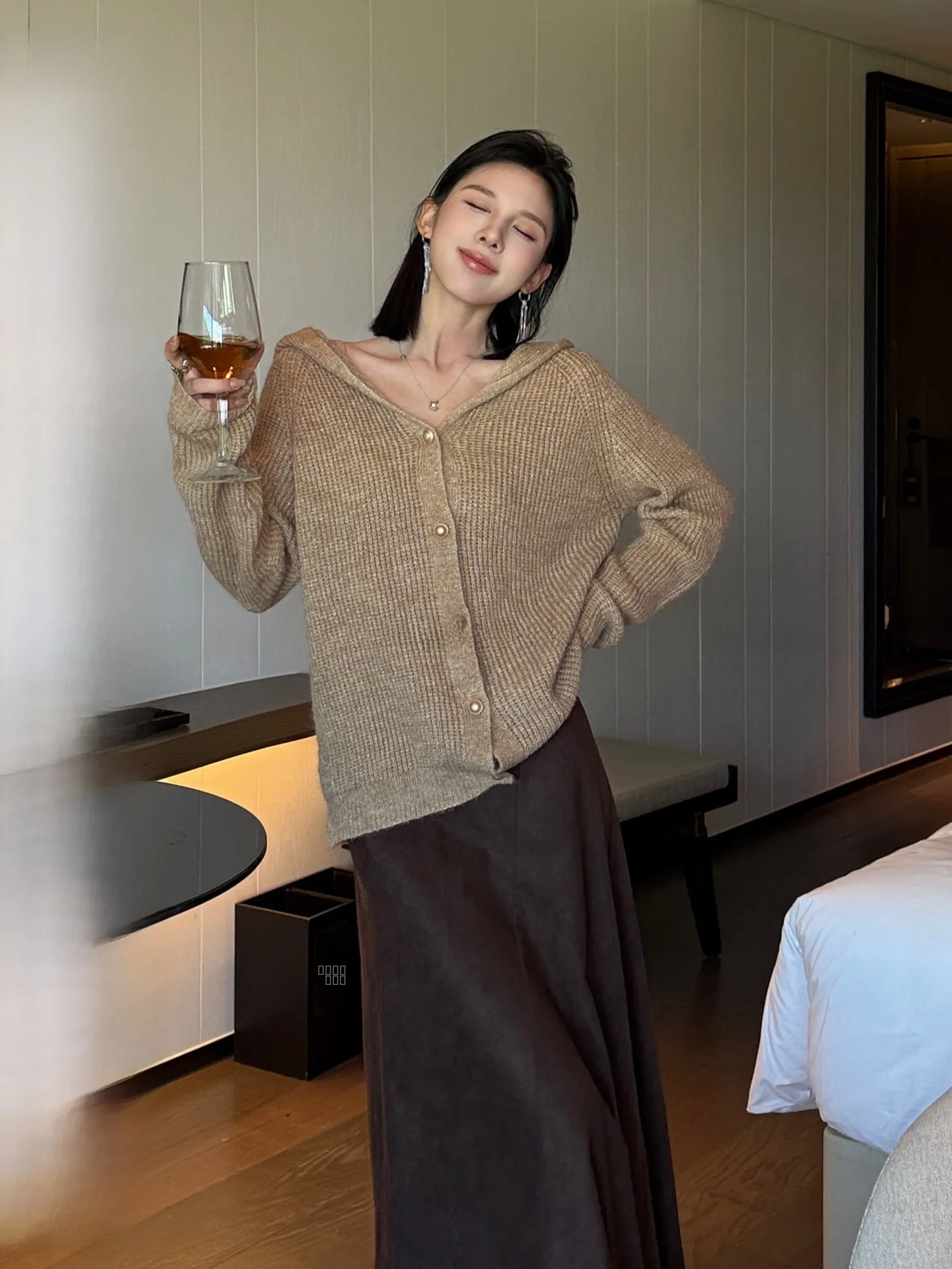 

Винтажный шерстяной вязаный кардиган Wen Jiang для женщин, зимний, цвета хаки, свободный крой, корейский стиль, стандартный крой, длинный рукав