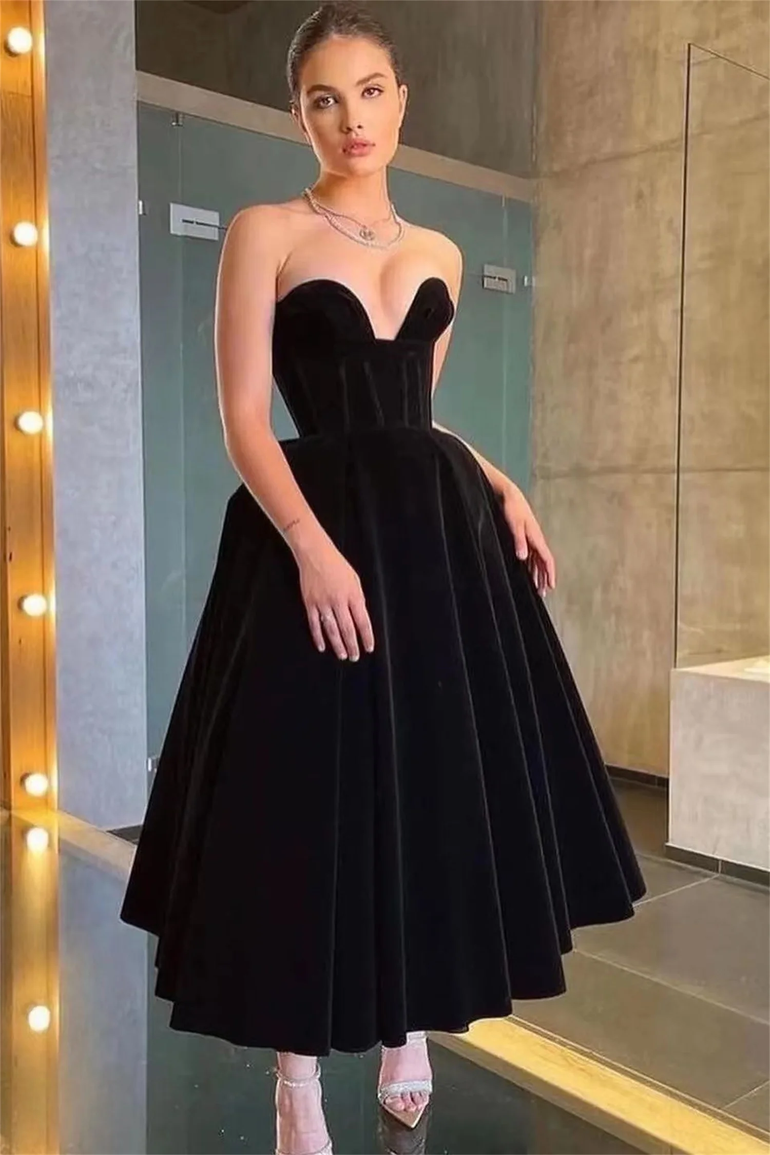 Lucy Ball Gown Strapless Graduation Cocktail Dress Velvet Fabric Line A Black Elegant Party Dresses 2024 for Wedding Evening