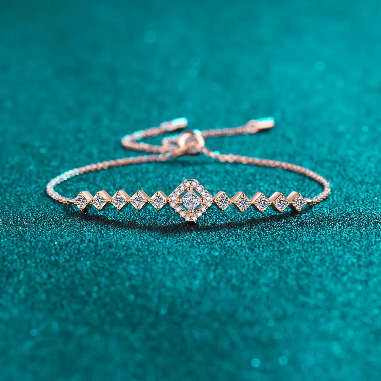 18K Gold Inlaid Moissanite Bracelet, 3D Diamond Square Bracelet, Adjustable Push-pull Chain, Fresh and Simple Style Bracelet