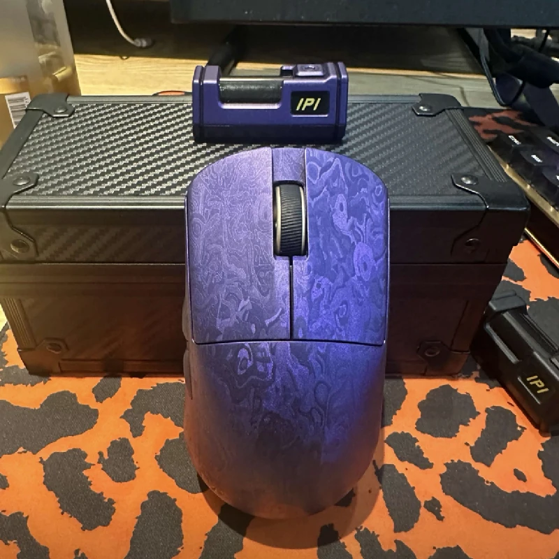 NIEUWE IPI Qi Pro Koolstofvezel Muis Paw3950 Draadloze Gaming Muis 8 KHz Polling Rate Drie Modus Gaming Muizen Gamer Nordic52840 Geschenken