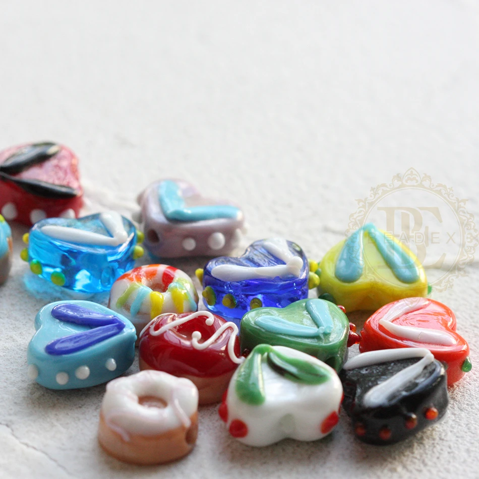 DIY Supply-2 Pieces Lamp worked Glass Spacer Beads - Heart or Cake (G430)