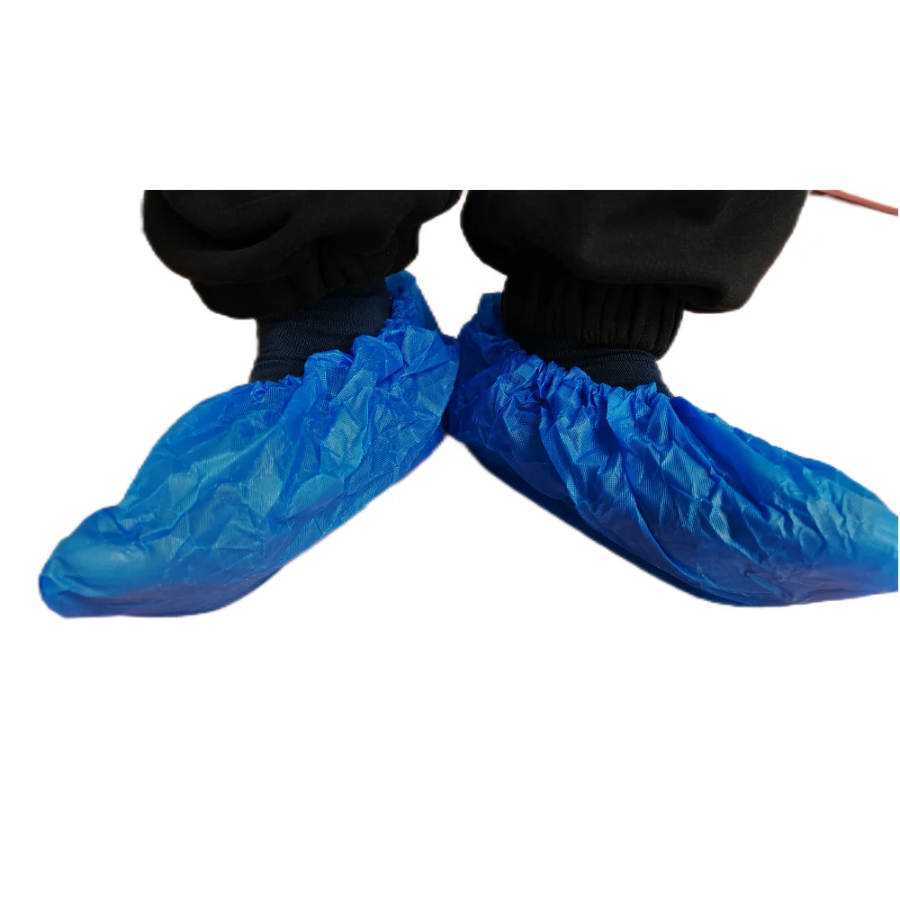 100 Uds. Cubiertas de zapatos de plástico antideslizantes a prueba de agua CPE desechables 6,7g Material CPE cubierta de zapatos hecha a mano