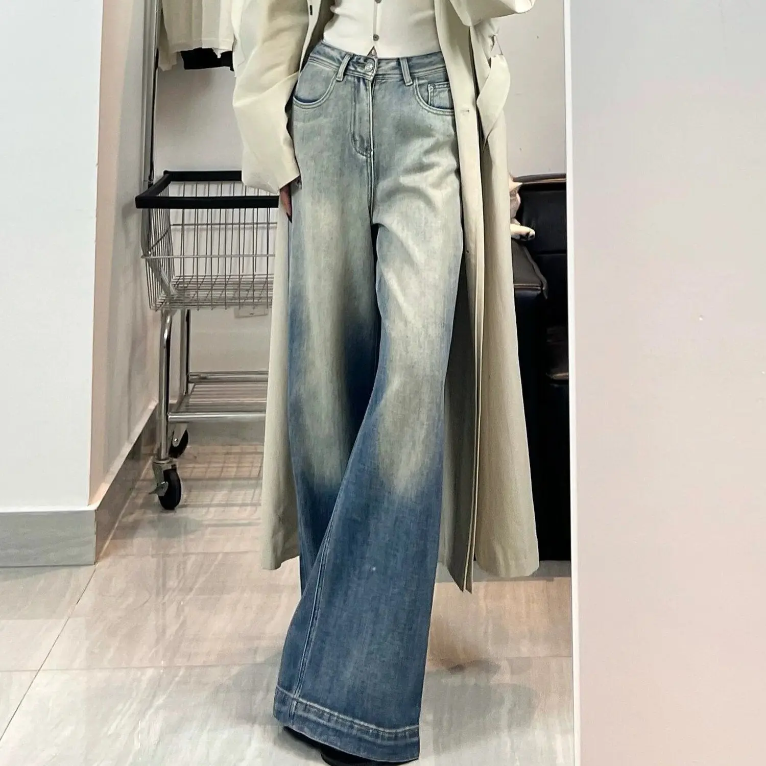 [Hot-selling in the store] Washing gradual change of flared jeans for women, slightly fat in autumn mm casual loose and thin hig