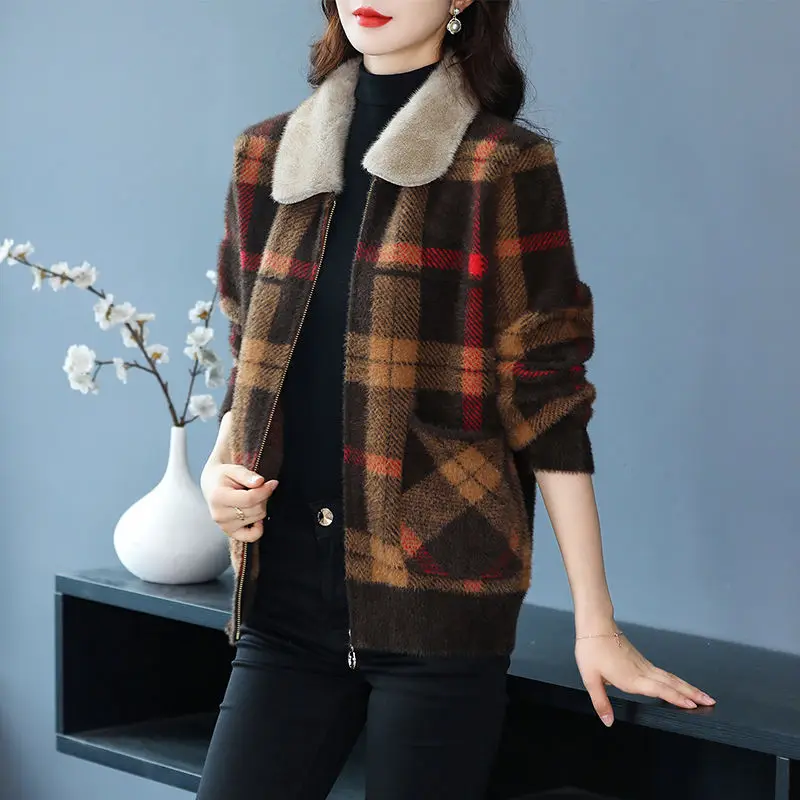 Women Winter Fleece Thick Wool Warm Jacket Vintage Plaid Knitted Zipper Cardigan Office Lady Elegant Fashion Comfortable Coats