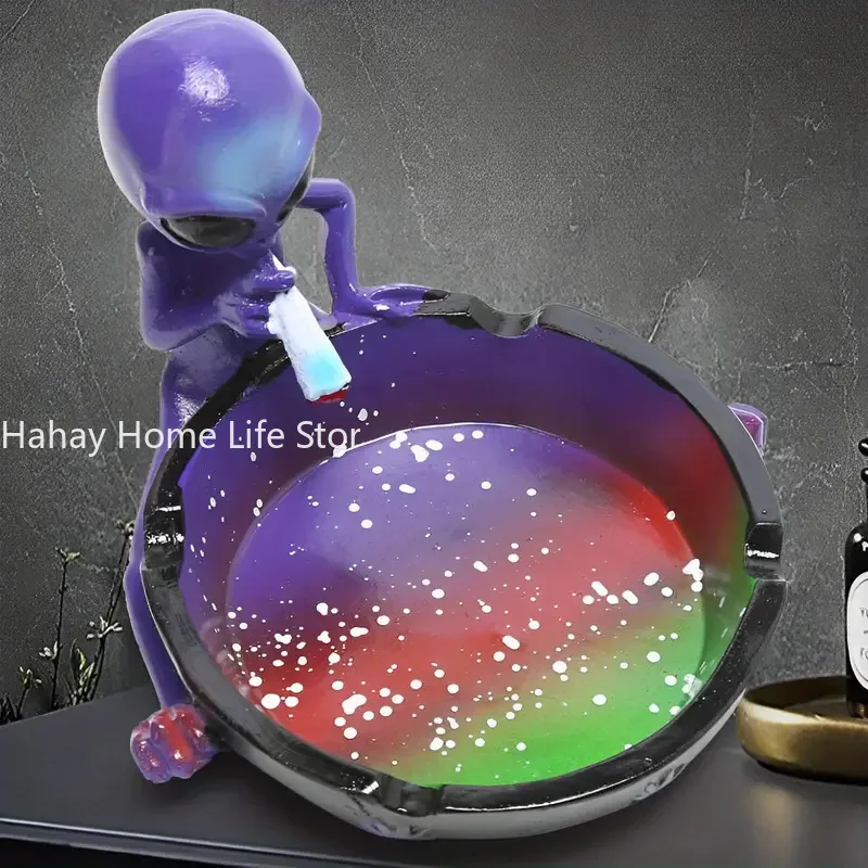 ALIEN Decoration tabletop ashtray resin hiphop Container Retro Vintage Home Office Bar Ornament Crafts Man smoking accessories