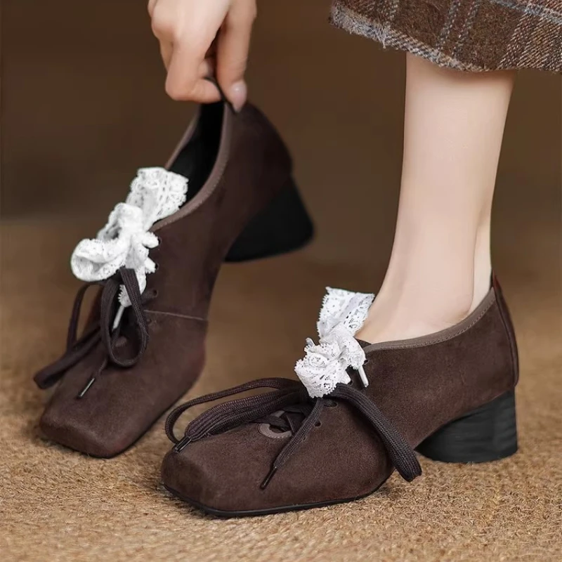

Элегантные женские туфли на каблуке с кружевом и бантом, высококачественные атласные дизайнерские туфли с квадратным носком на шнуровке, туфли Мэри Джейн на массивном каблуке в стиле ретро