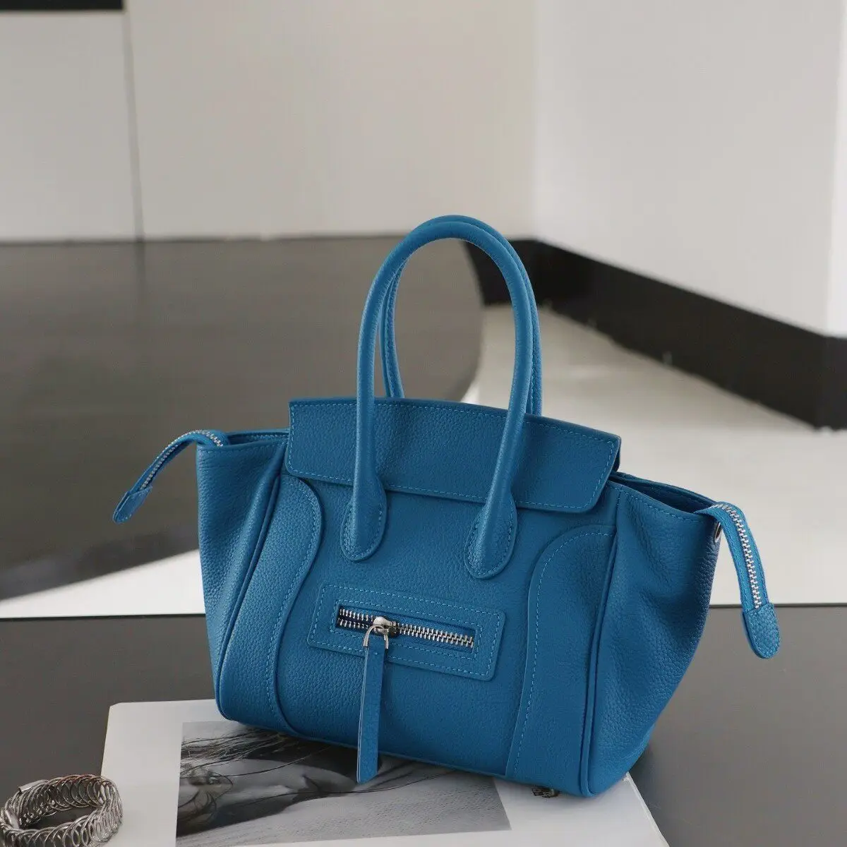 bolso-de-mano-de-cuero-con-diseno-de-cara-sonriente-cubierta-superior-de-piel-de-vaca-estilo-minimalista-de-alta-gama-bols