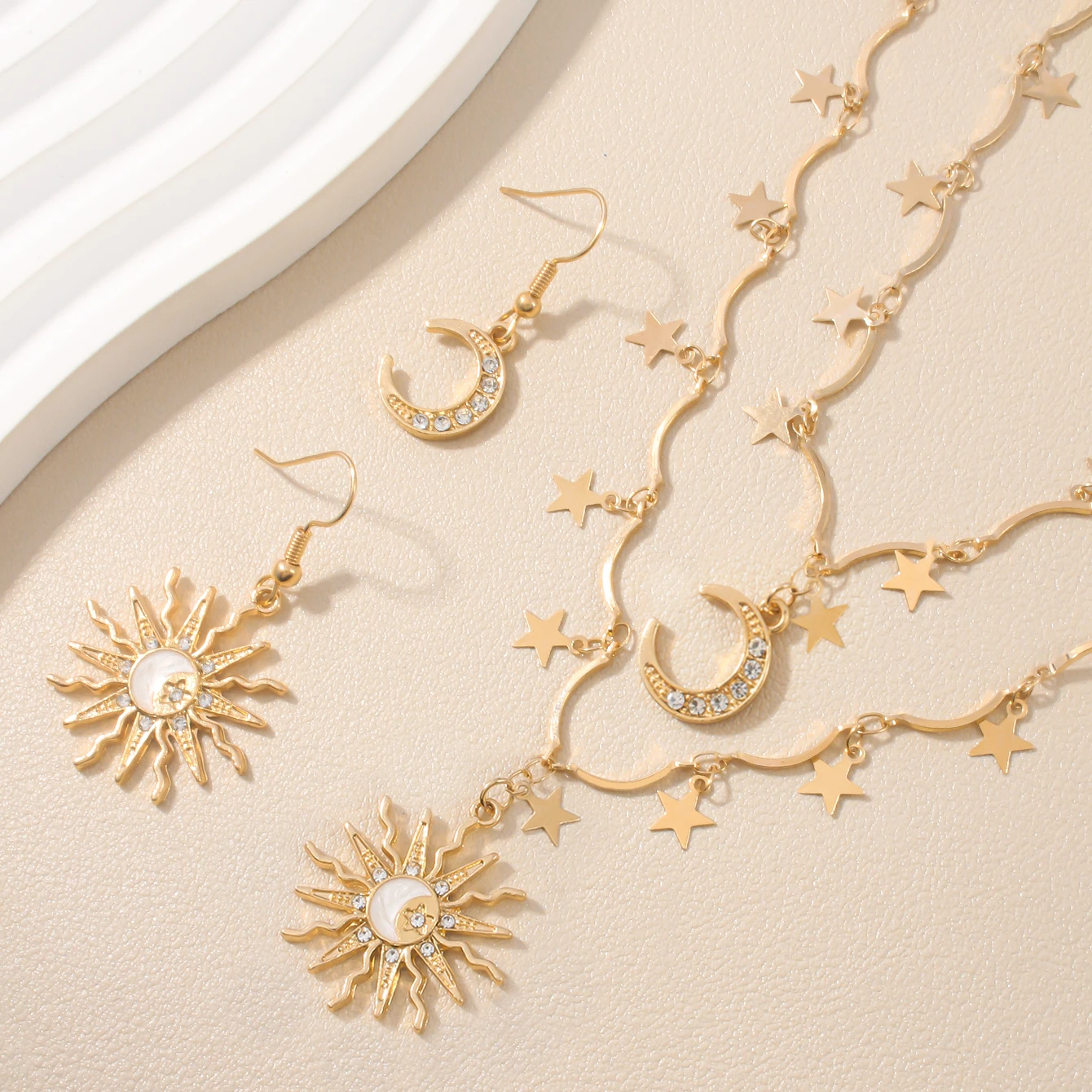 خمر الإبداعية الشمس القمر قلادة غير المتماثلة القرط مكدسة قلادة نجوم المختنق المرأة اليومية يؤرخ مجوهرات الزفاف مجموعة هدية