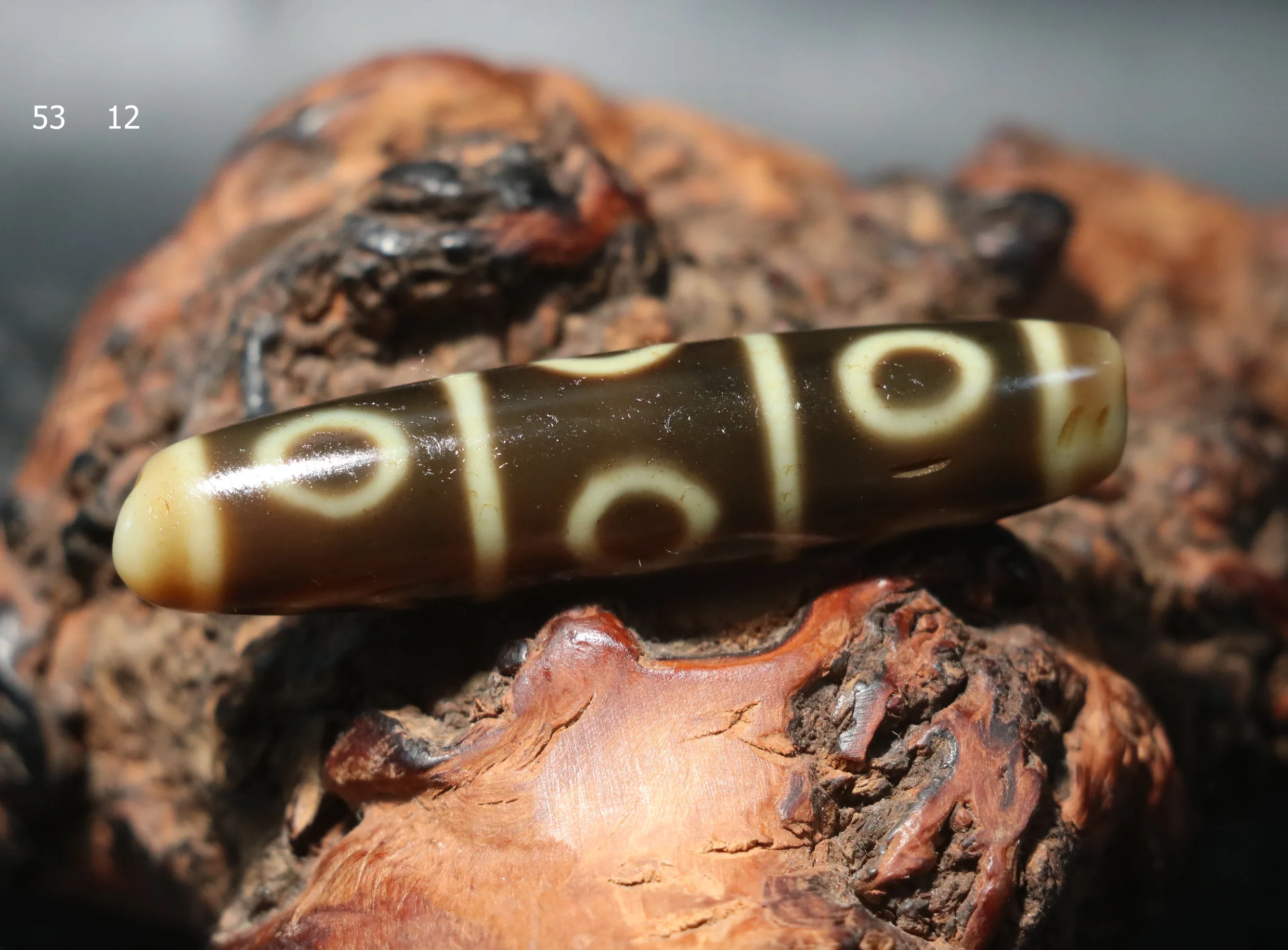 

DUJIACHANP Топ Волшебная энергия Тибетский старый маслянистый агат цвета слоновой кости 9-глазый 4-полосный амулет уникальной формы Healer Pit Dzee dZi из бисера