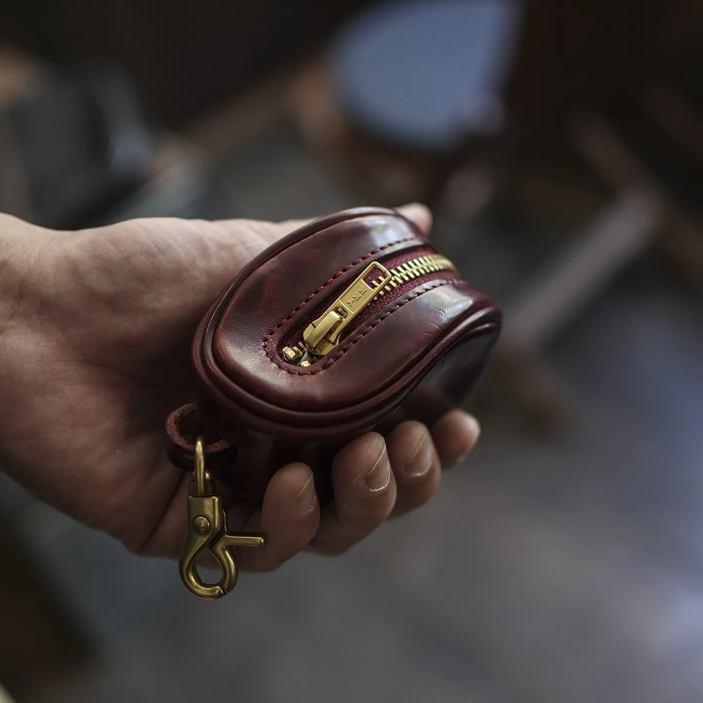 PNDME Simple vintage Vegetable Tanned Cowhide Men Women's Car Key Bag Fashion Designer Handmade Genuine Leather Key Storage Bag