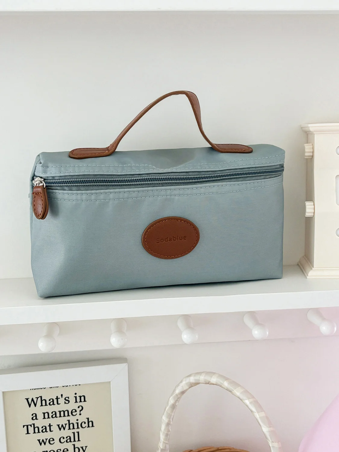 Hochwertige, stilvolle, leichte, unisex tragbare Kosmetiktasche mit Lederetikett, Nylon-Handtasche, neues Modell. – Detail 6
