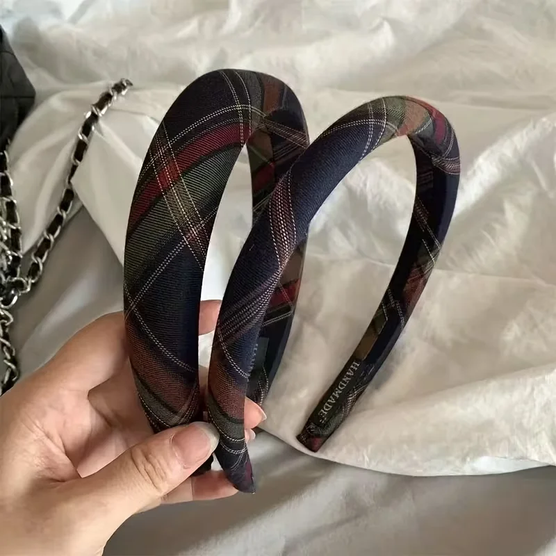 Damen-Haarbänder im schottischen Retro-Karo-Muster, Retro-Frisuren, Duttfrisuren, Haaraccessoires und Kleidung für den Alltag und formelle Anlässe – Detail 7