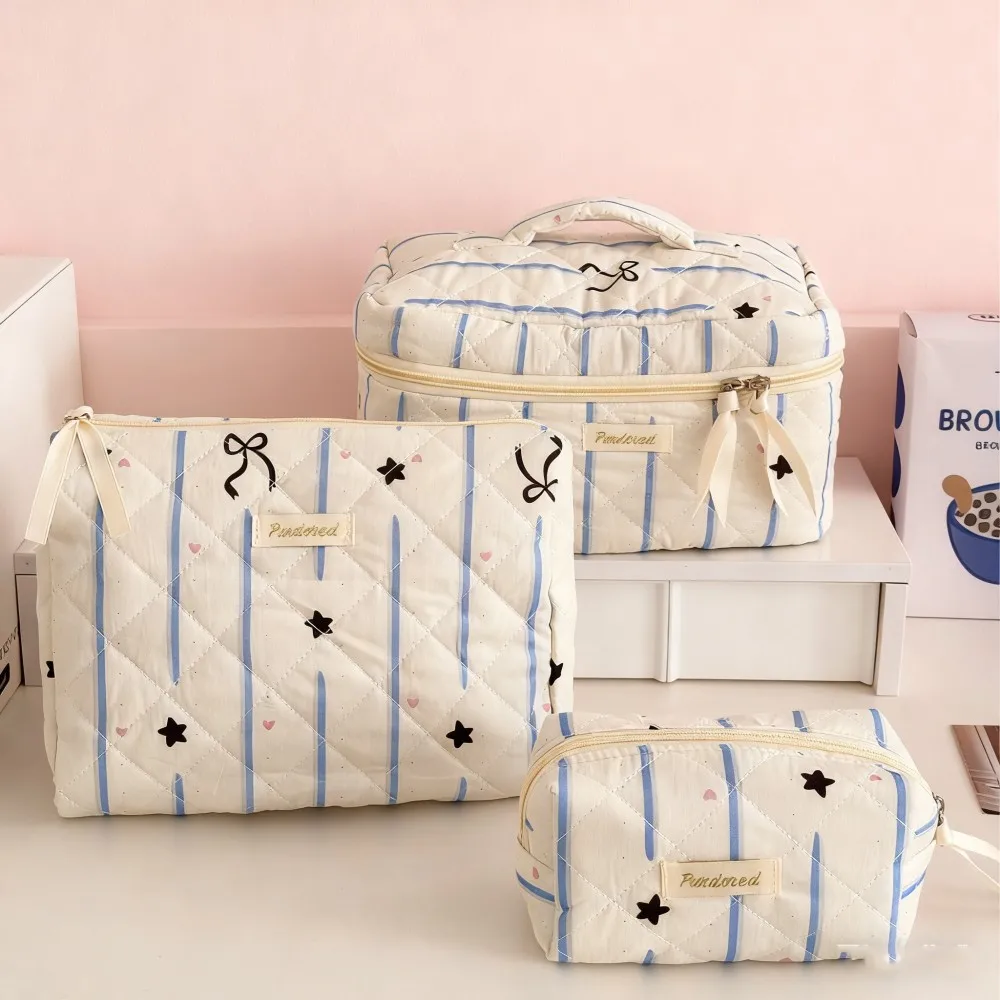 

Makeup Pouch Large Capacity Quilted Pouch Cosmetic Bag for Women For Traveling Makeup Pouch Large Capacity Cosmetics Organizer