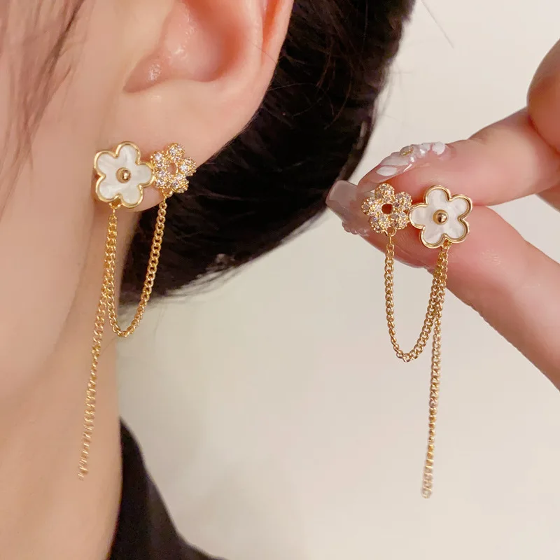 Summer New Fashion Zircon White Flower Chain Tassel Exquisite Light Luxury Small Fresh Long Earrings for Women.