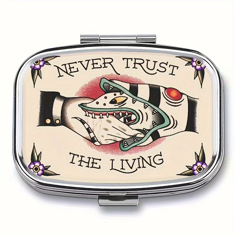 1 Stück „Never Trust The Living“ Pillendose im Sandworm-Design – kompakter Medikamenten-Organizer mit 2 Fächern, ideal für Reisen, Taschen und P