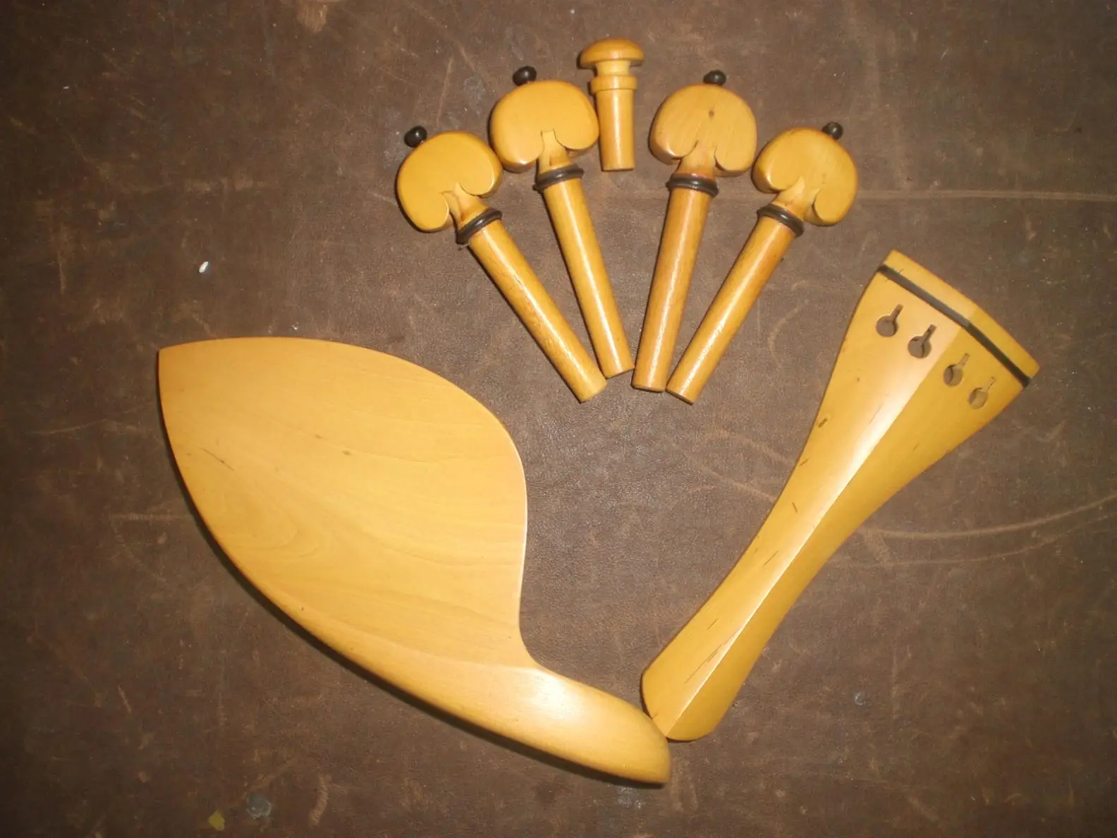 1 Set Boxwood Violin Parts 4/4 with Tailpiece Chin Rest Pegs and End Pin