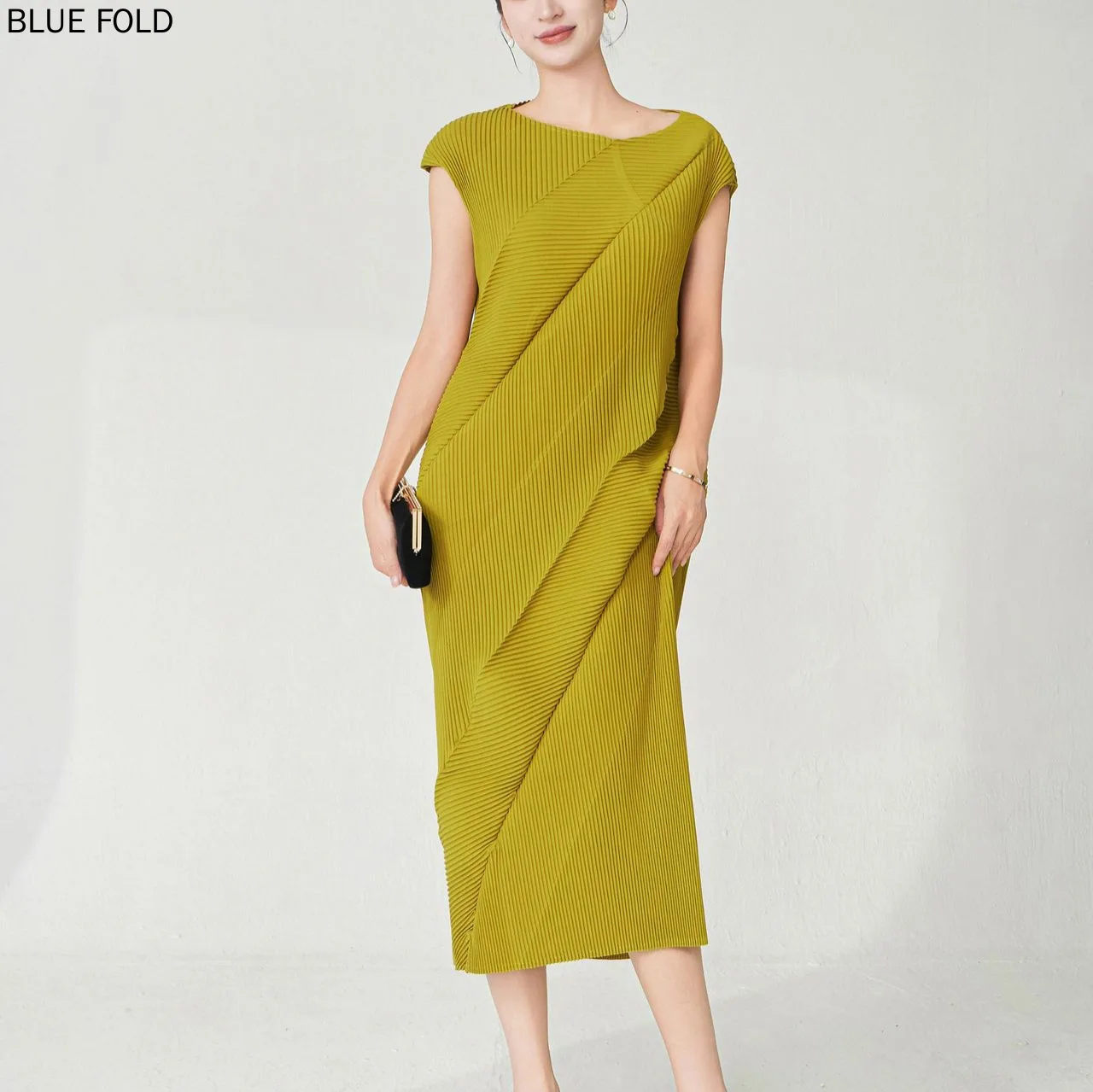 robes-miyake-polyvalentes-sens-de-la-lumiere-luxe-temperament-ample-irregulier-haut-de-gamme