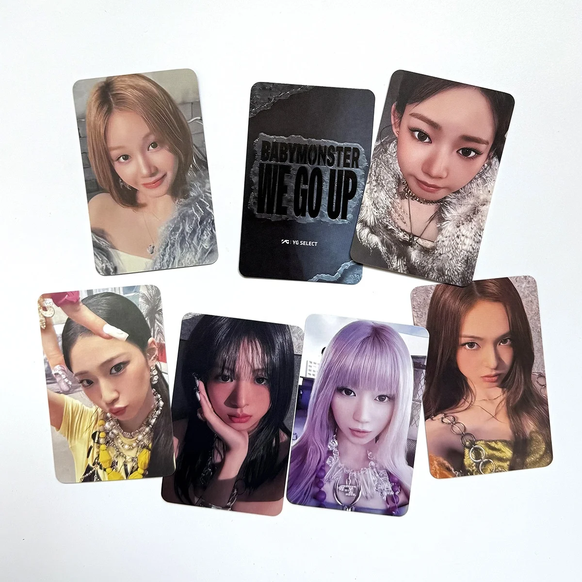 بطاقات صور عالية الدقة من KPOP BABYMONSTER RUKA RORA AHYEON PHARITA CHIQUITA ألبوم جديد WE GO UP LOMO مجموعة مشجعي البطاقات البريدية اللامعة