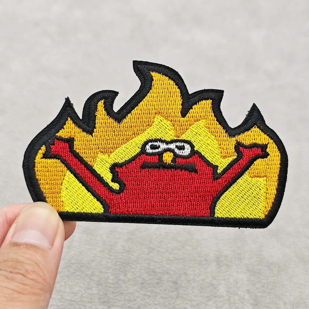 Campfire Cooking In Another World - Parche bordado con diseño de tetera