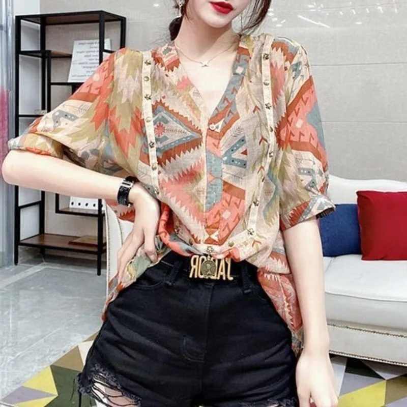 Large 2023 Summer New European Vintage Flower Short Sleeve Shirt Women's Button Rivet Loose Casual V-Neck Fashion Tops