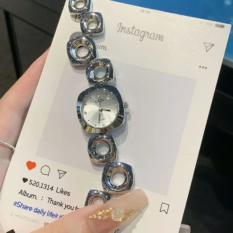 Hot Selling Silver Metallic Street Fashion 3D Hollow Rhinestone Women's Watch Luxury Steel Strap Quartz Watch