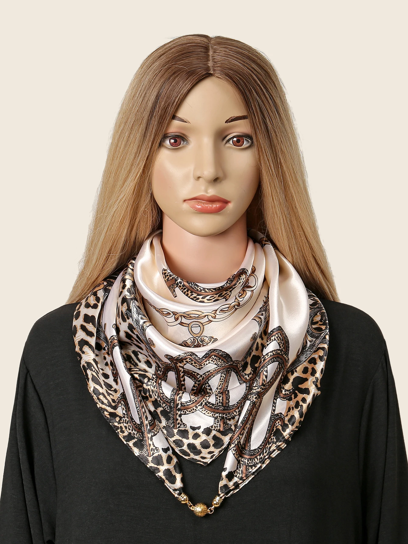 Summer Hotsale Printed Neckchief Whit Chain For Women Magnetic Square Scarf With Fancy Style Ladies Decorate Muslim Shawl Wraps