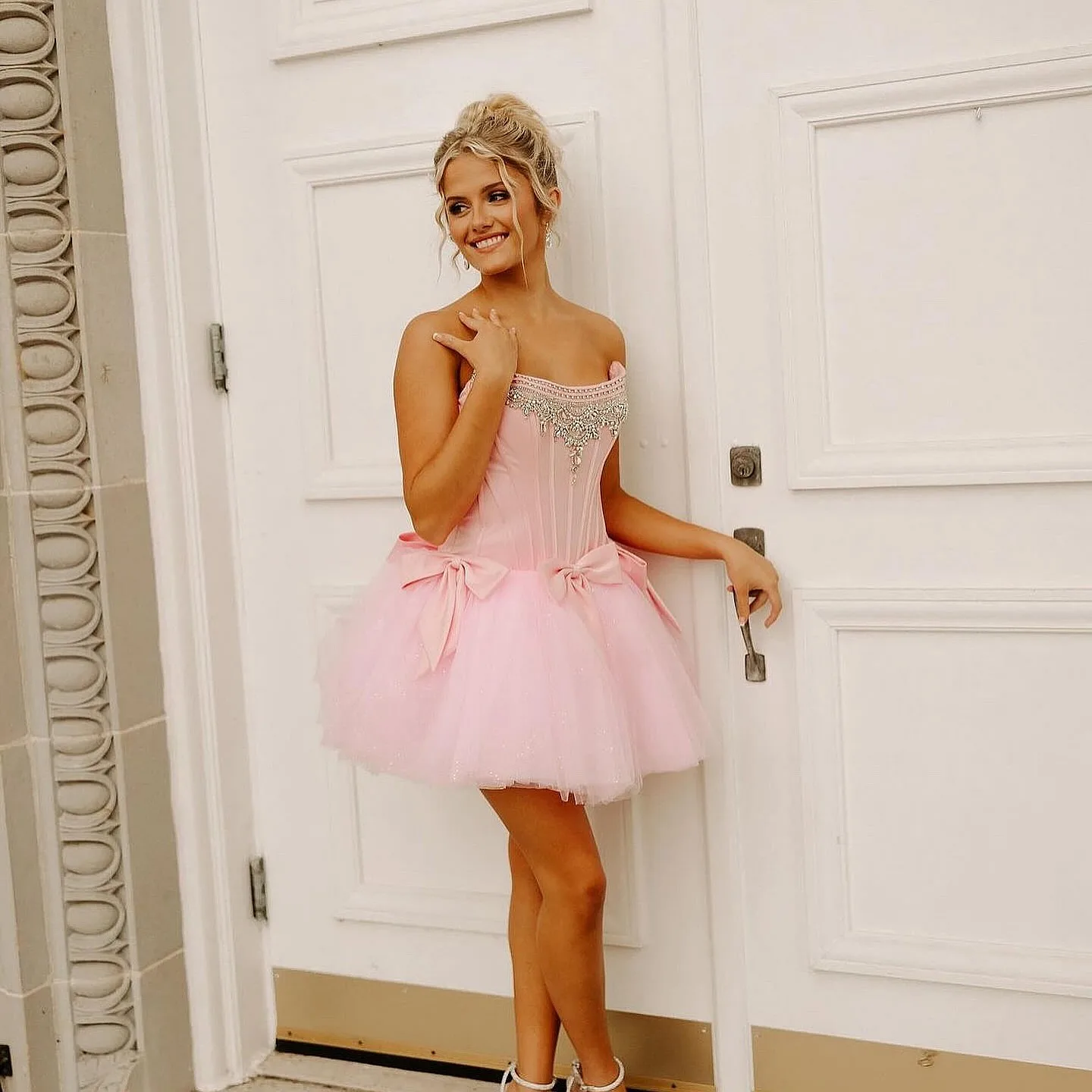 

Pink Girls Cocktail Party Dress With Beads Crystals Above Knee Mini Teens Homecoming Gowns Tulle Strapless Birthday Dress