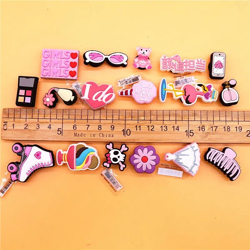 Original 1pcs Pink Girls Series PVC Shoe Buckle Accessories Cosmetics Bear Shoes Charms Clogs Pins Upper Clips Buckle Kids Gifts