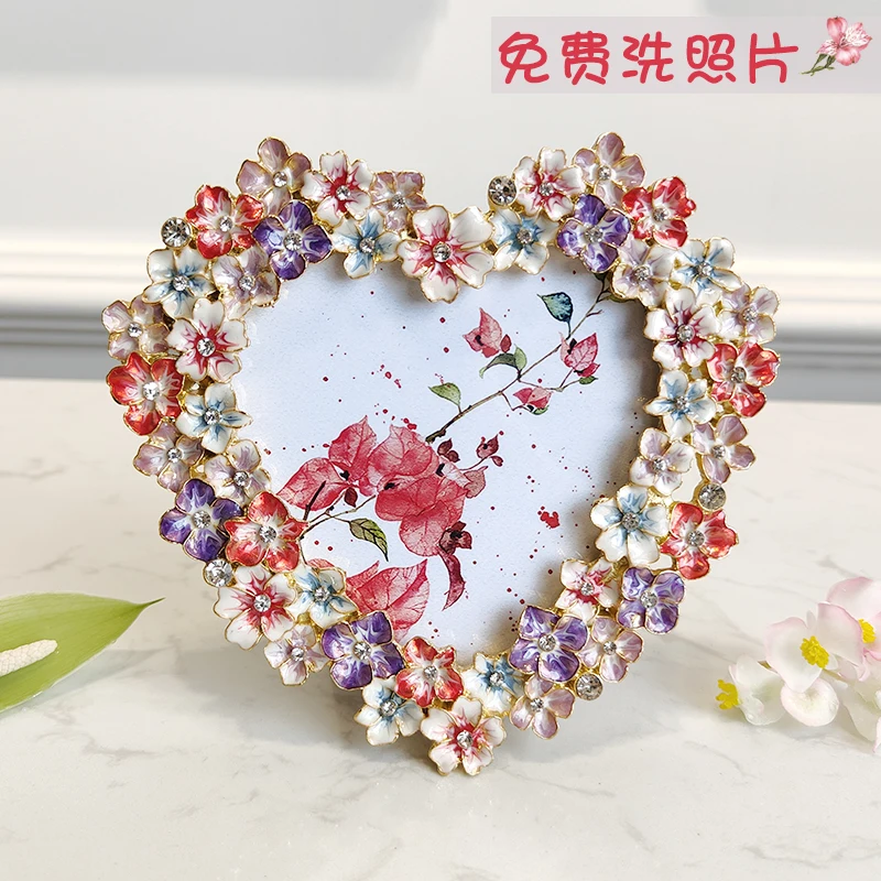 Red heart-shaped enamel 3.5-inch photo frame romantic birthday gift for wife 3-inch developed photo plus photo frame