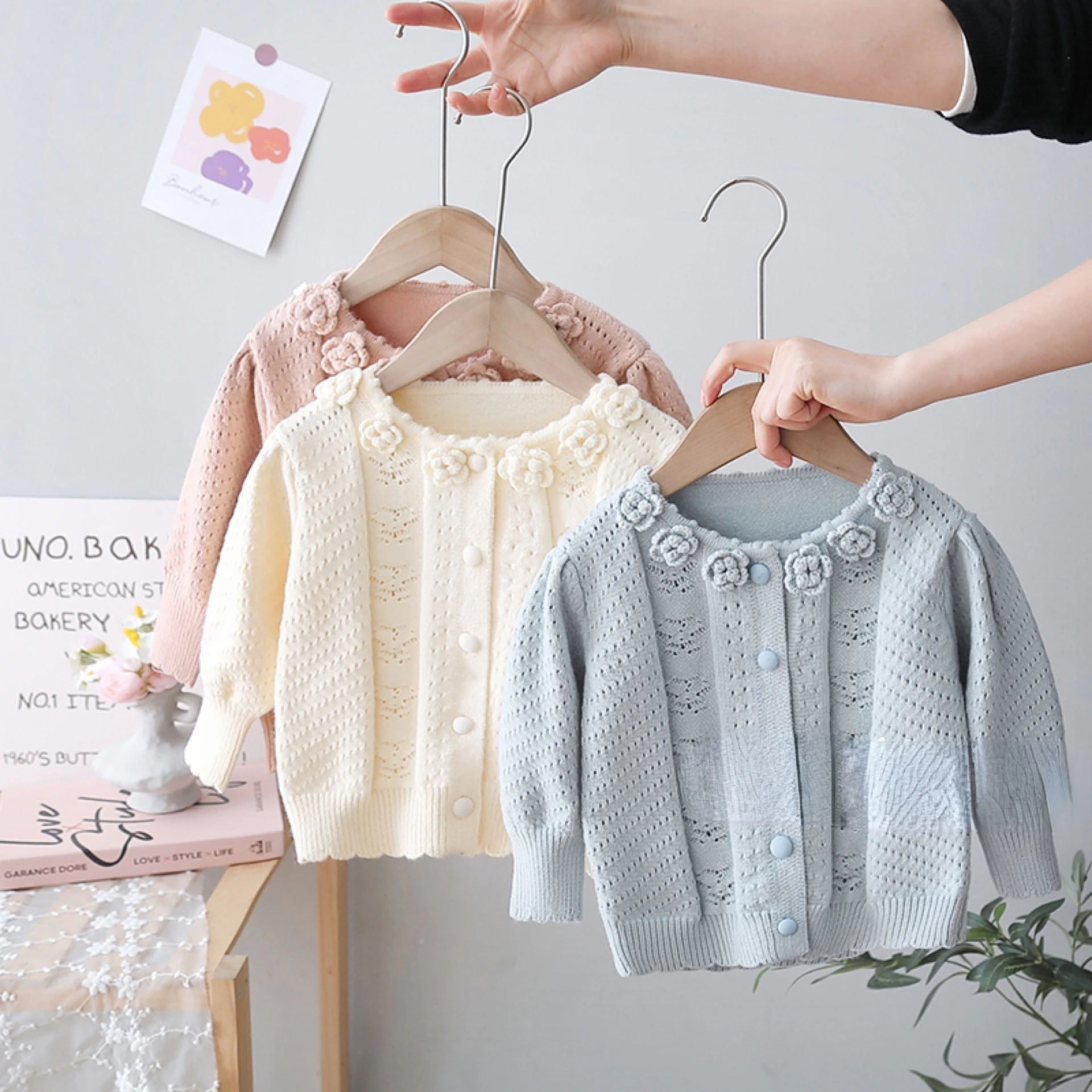 Korean version of children\'s sweater 2024 spring new foreign children\'s clothes girls handmade flower cardigan coat tide