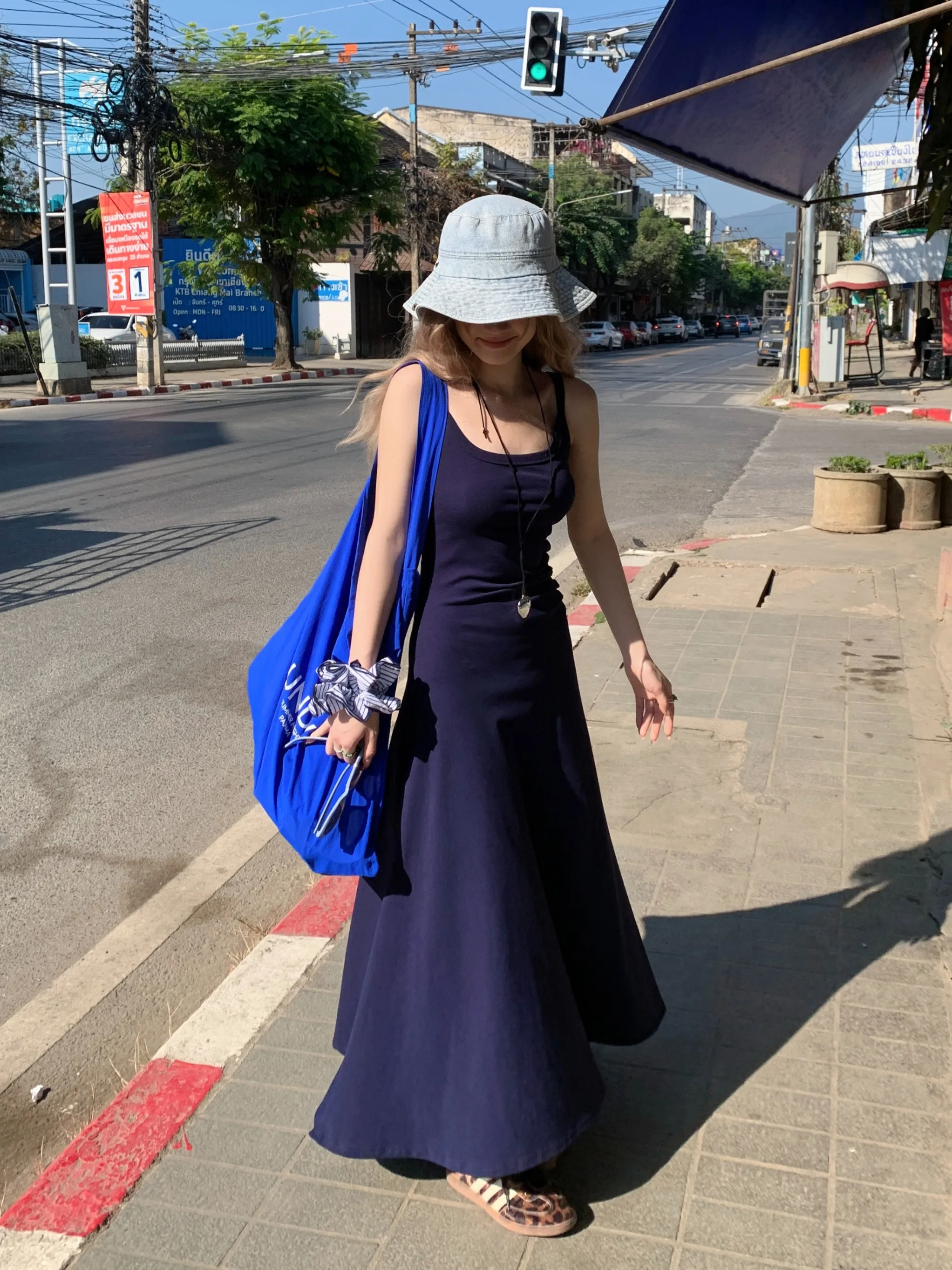 

Новинка: Женское трикотажное платье миди А-силуэта больших размеров в корейском стиле, синее, с плиссировкой и утягивающим эффектом на талии