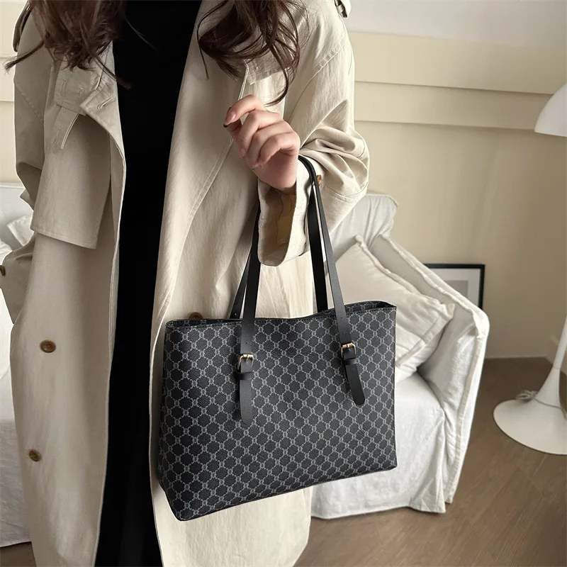 New Fashionable Women's Casual Commuter Handbag Large Capacity Shoulder Bag Texture Versatile Tote Bag