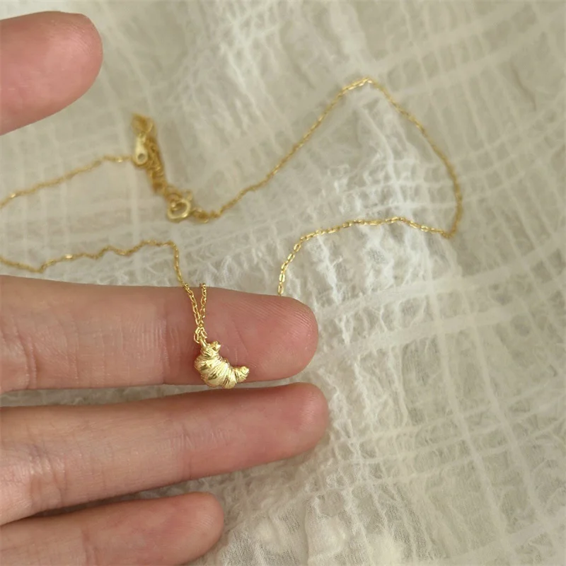Collar con dijes de diseño de Croissant para mujer, Gargantilla colgante de amistad para niña, el mejor regalo, joyería fina de moda