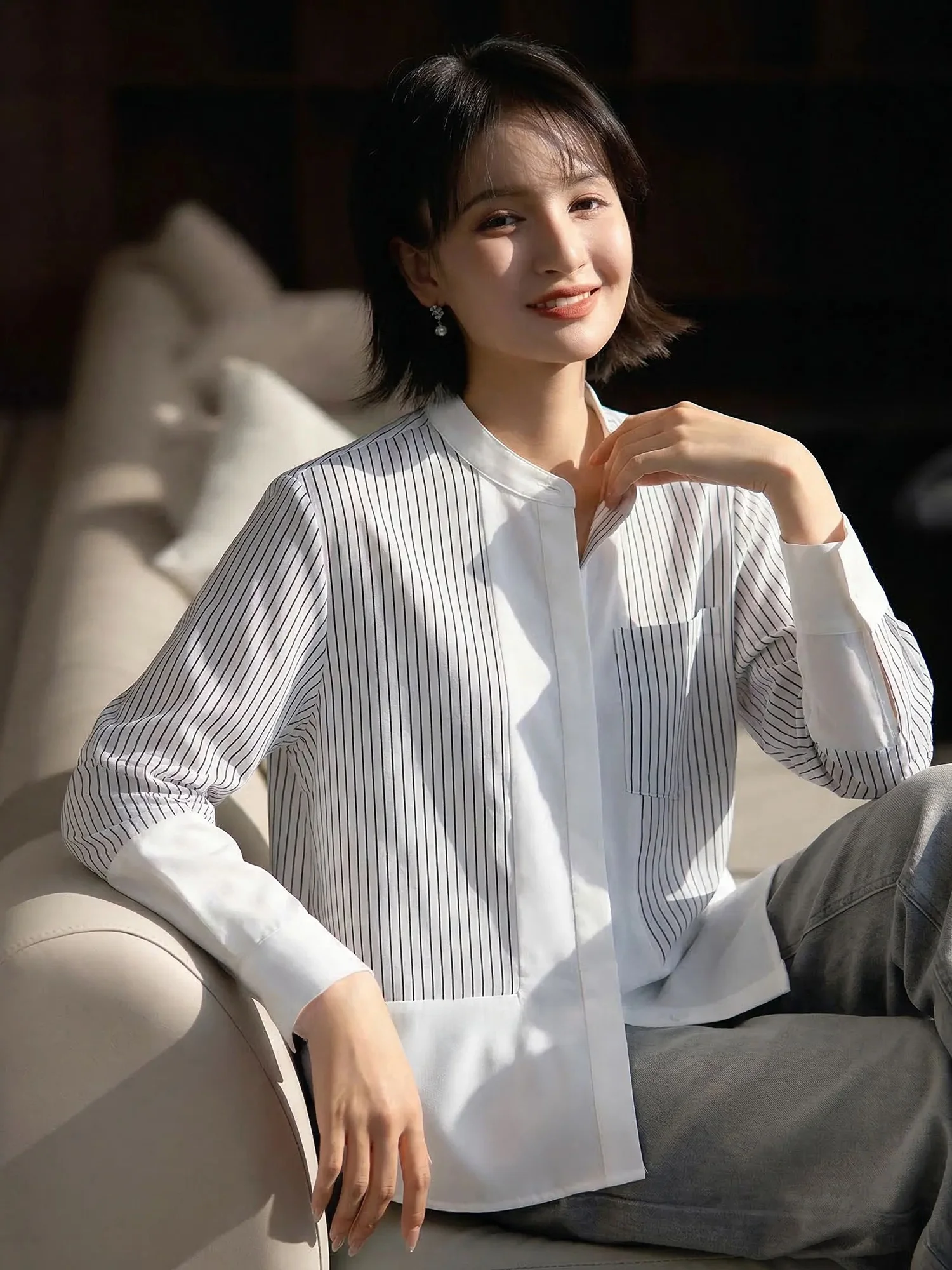 

Loose Long Sleeve Striped Shirt Women's White Commute Shirt Minimalist High-End Feel Spring 2026 Casual Polyester Fiber