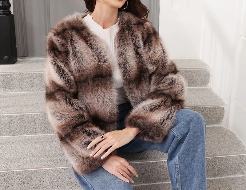 Autumn and Winter New Fur Jacket Women's Wide Vertical Striped Imitation Fox Fur Round Neck Short Imitation Fur