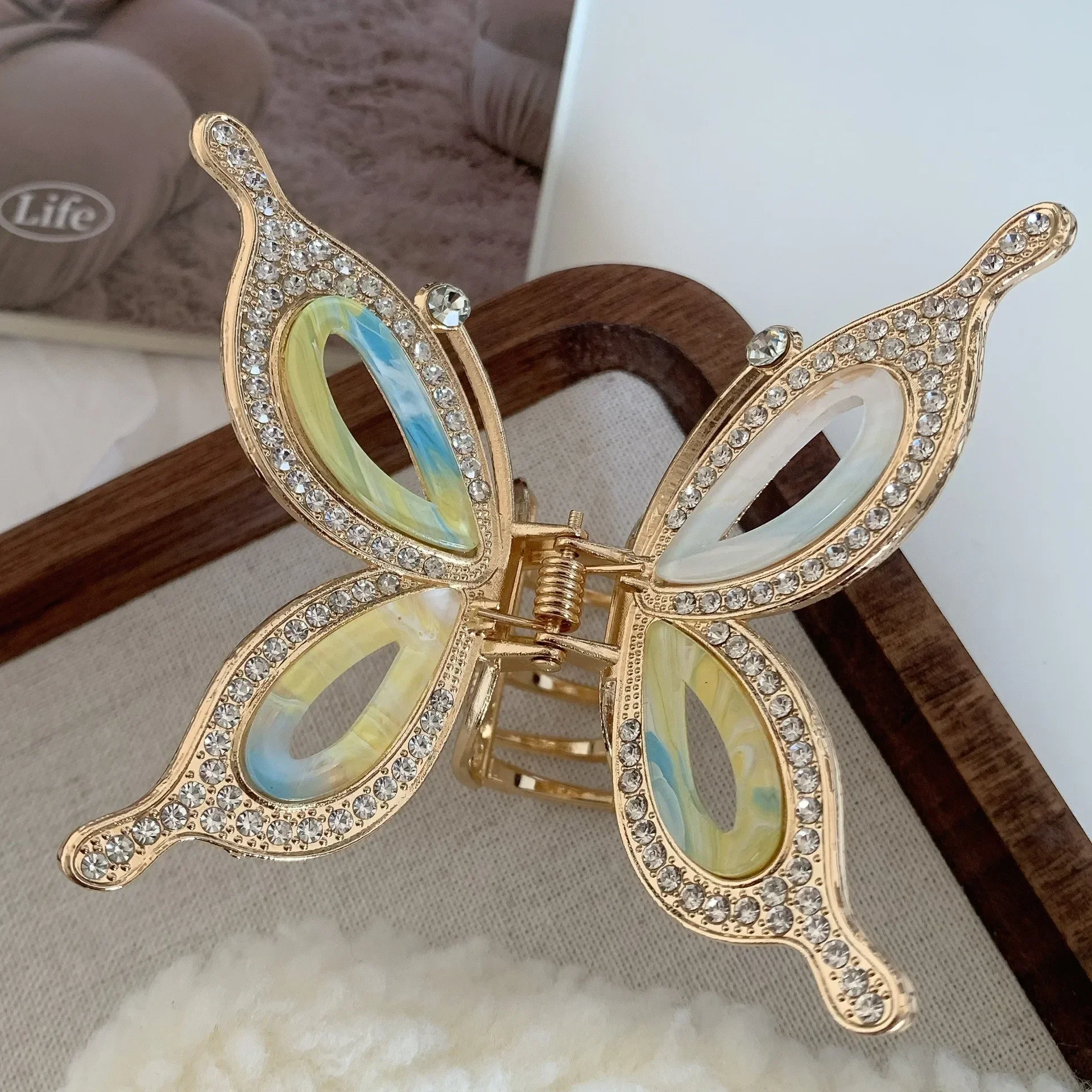 BYL ใหม่ Water Diamond Butterfly คลิปผมวัสดุโลหะผสมเพชร Inlay การออกแบบขั้นสูงคลิปปูผู้หญิงอุปกรณ์เสริมผม