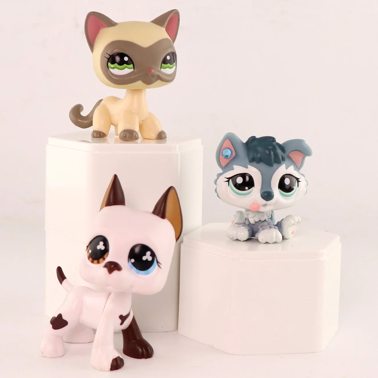 

3 Pcs Minilpsshop Bobble Head Toys Shorthair Cat # 1116 Husky Puppy # 2036 Great Dane # 577 & 7pcs Accessories Kids Gift for lps