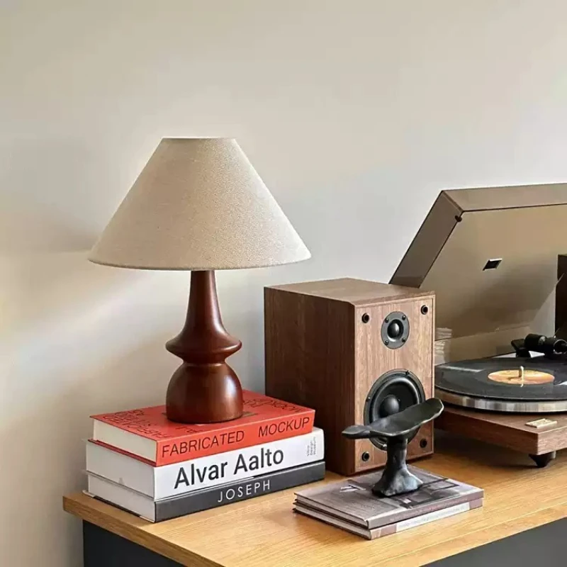 

Medieval wabi sandy wind solid wood table lamp retro bedroom bed and breakfast atmosphere bedside lamp