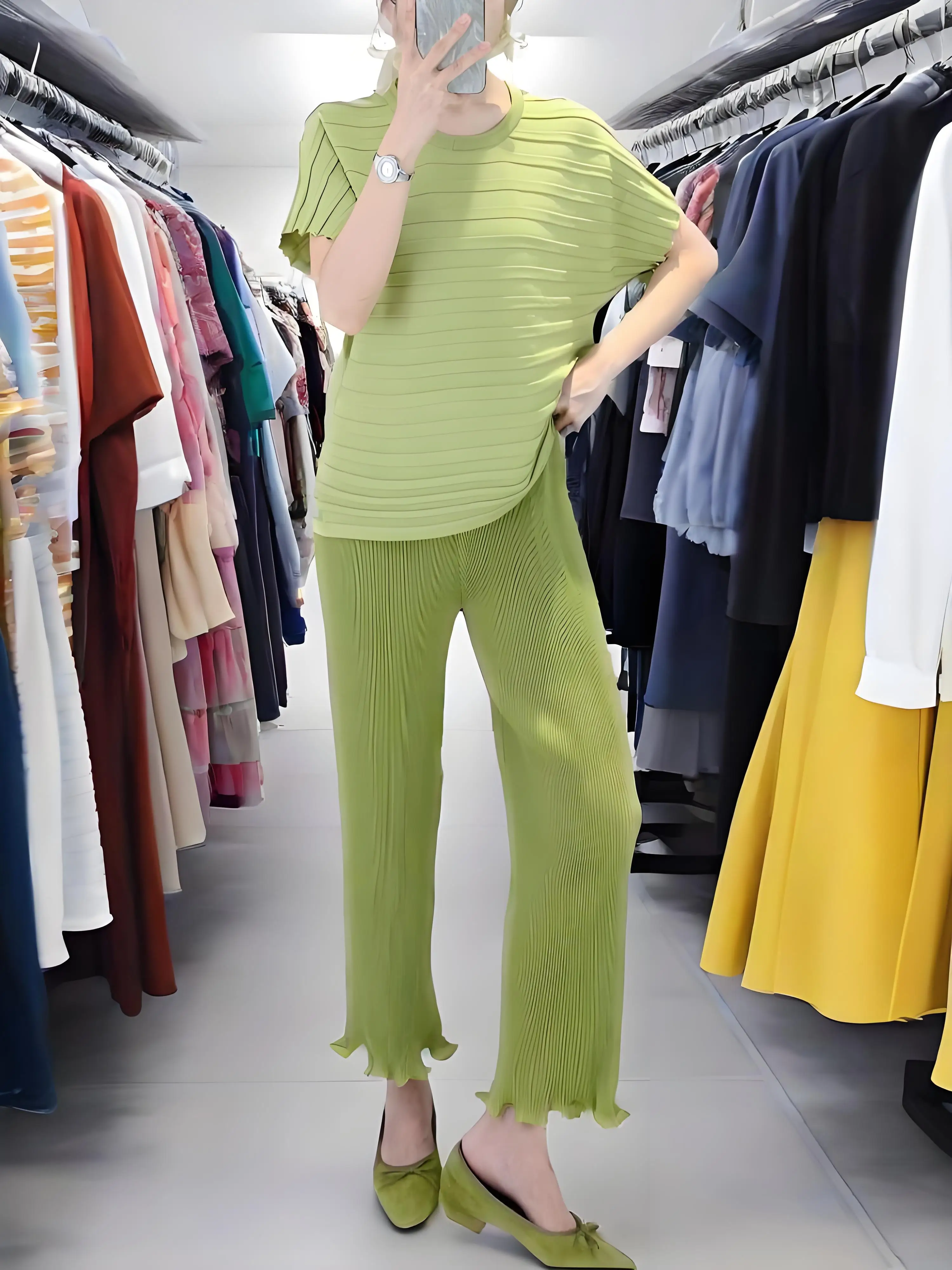 

Miyake New T-Shirt Women's Crew Neck Knitted Fashion Plisse Loose Women's Versatile Pleated Solid Color Short Sleeve Top