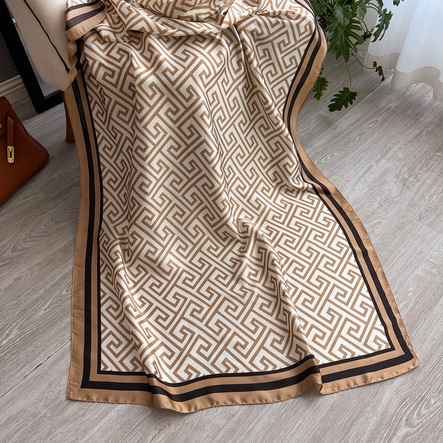 2025 Spring 180*90CM Fashion Dustproof Big Bandanna Popular Satin Finish Silk Shawls Scarves Luxury Print Sunscreen Beach Towel